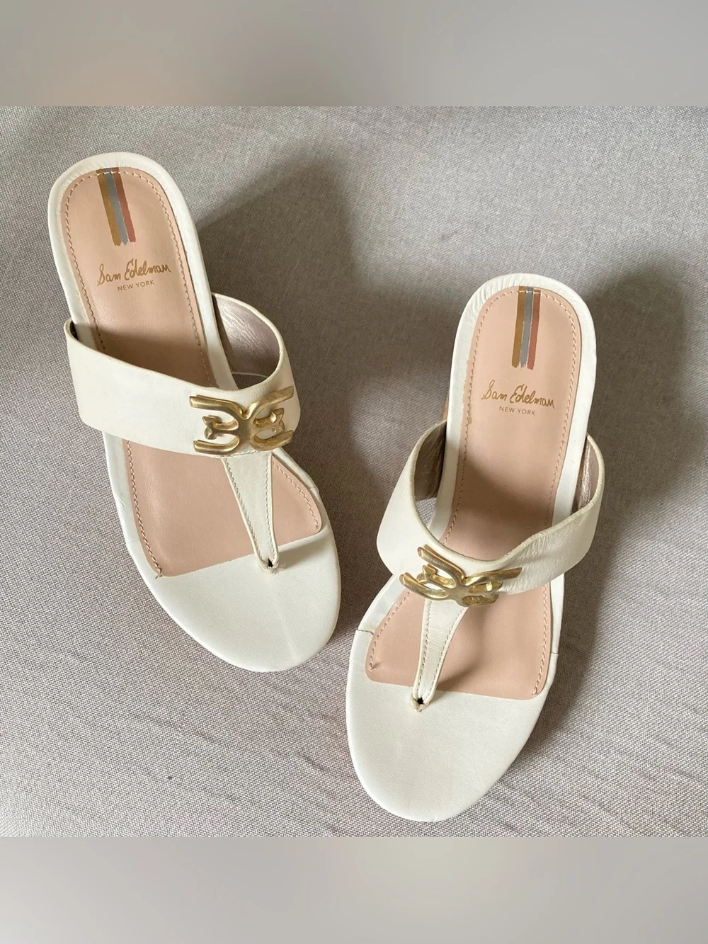 Sam Edelman Yardlie Cork Wedge Thong Sandals White Leather Gold Logo 7.5